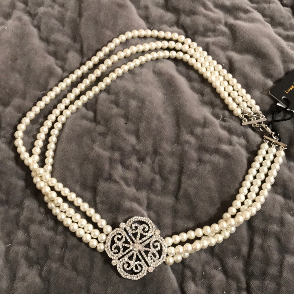 Pearl necklace with crystal design 18” in length